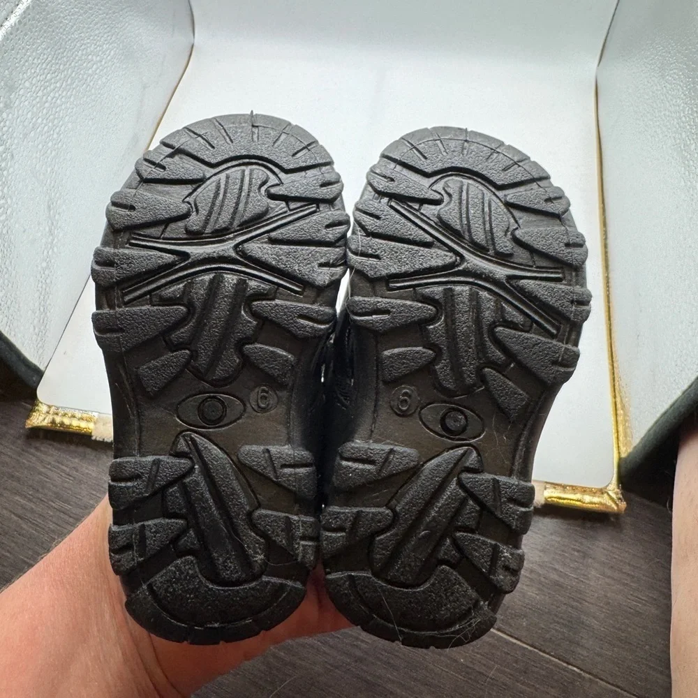 NWOT Beverly Hills Polo Club Size 6 Boys Girls Kids Black Gray Velcro Sandals